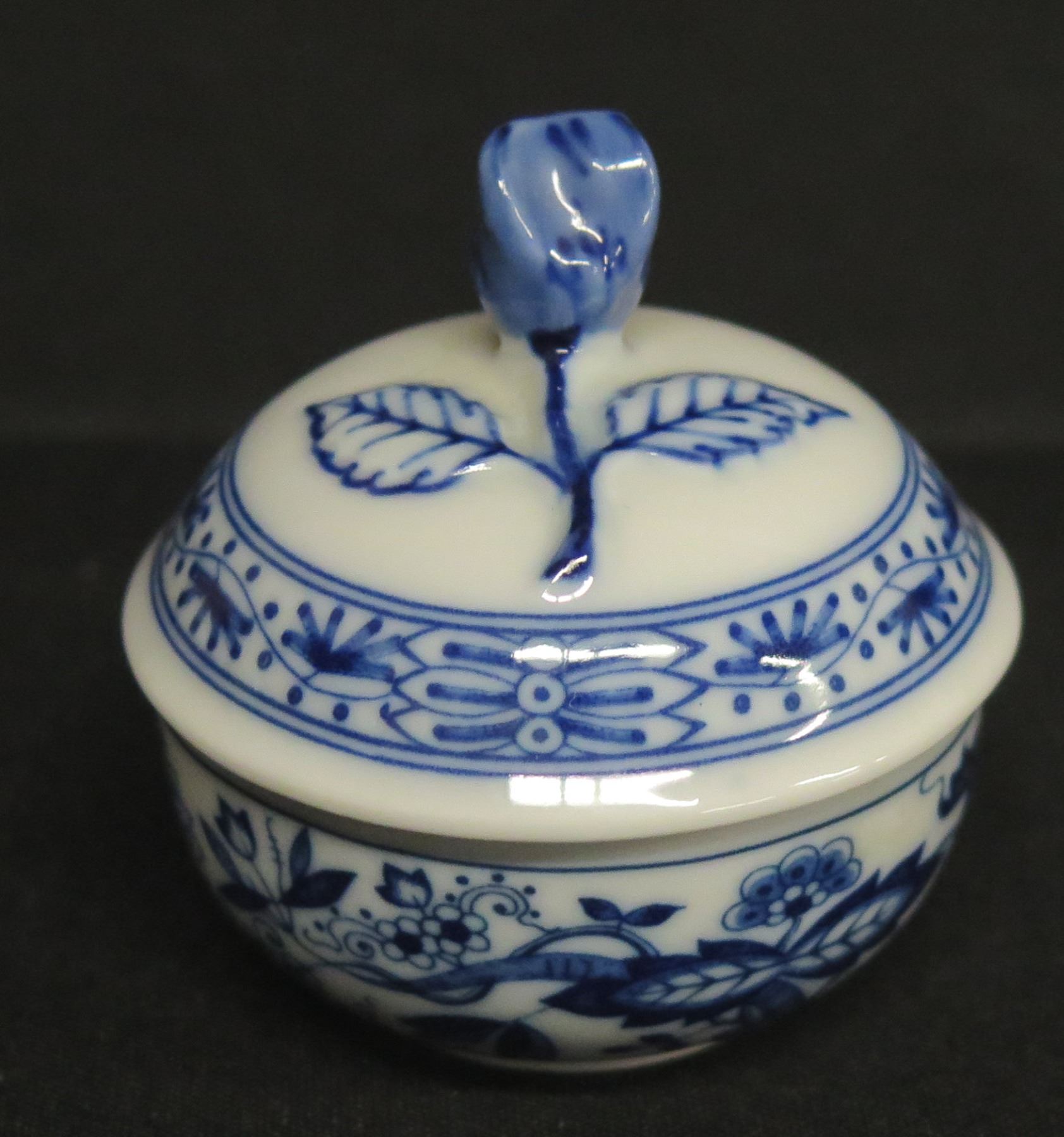 1814 Hutschenreuther Germany White Blue 37 Rosebud Trinket Box, Approx. 2.5