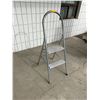 Image 1 : Step stool
