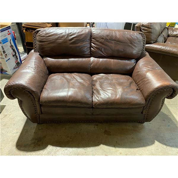 Modesto love seat