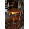Image 1 : ROUND KOA TABLE W/CABRIOLE LEGS (28.5" D)