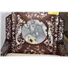 Image 3 : CHINESE ROSEWOOD INLAID MOTHER OF PEARL ARMCHAIRS, THE BACKS W/ROUND STORY MARBLE INSETS, MOTHER OF 