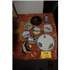 Image 1 : COLLECTION OF HAWAIIAN PLATES, ASHTRAY, VASE, LACQUER BOWL & FISH WALL HANGING (9 PCS)