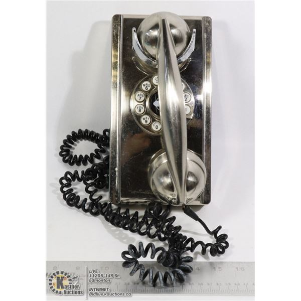 VINTAGE 2008 CROSLEY WALL HANGING