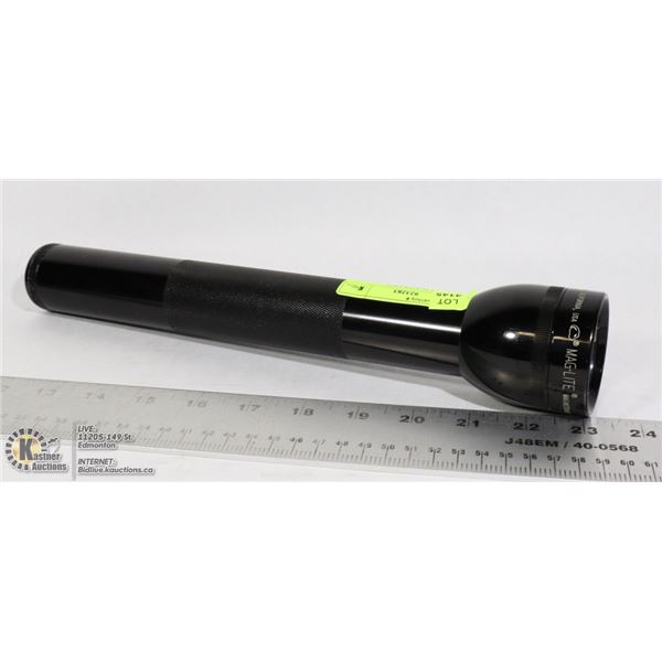 MAG LIGHT FLASHLIGHT