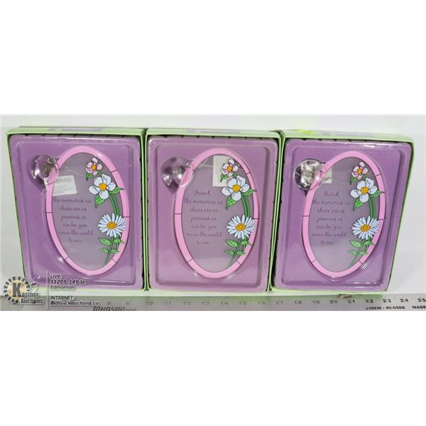 THREE CLEARLY IN MY HEART HANGING DECOR