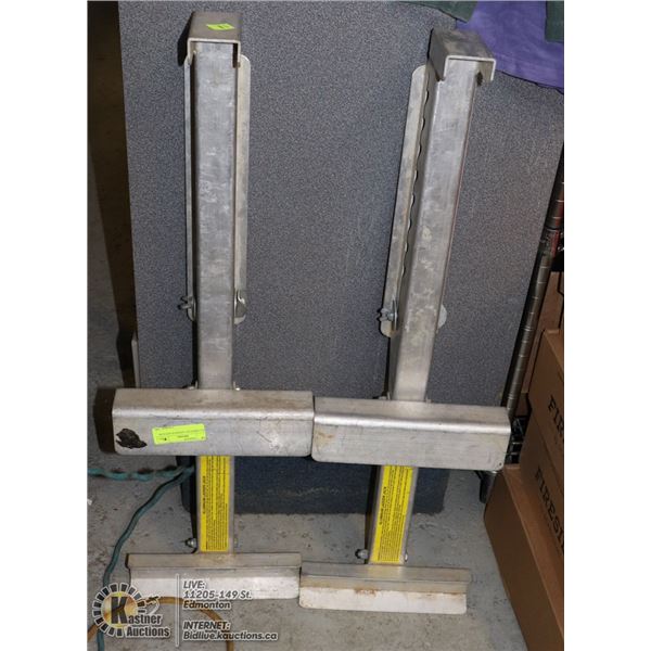 ALUMINUM LADDER SCAFFOLDS