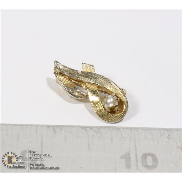 GOLD TONE BROOCH/PENDANT LETTER J