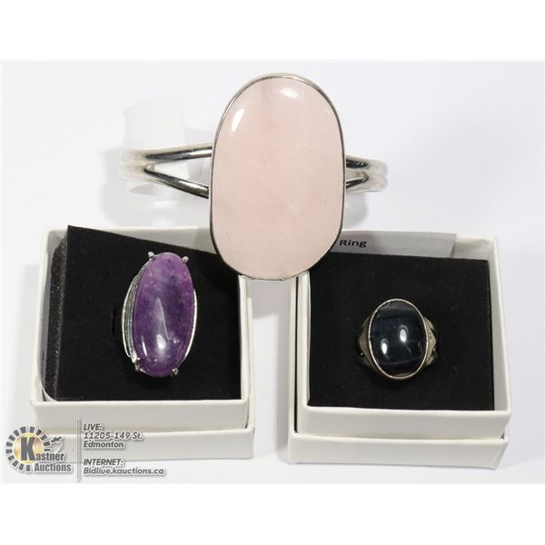 2 COSTUME RINGS (BLUE TIGER EYE, AMETHYST) AND
