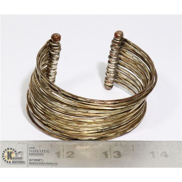 GOLD TONE FASHION BRACELET