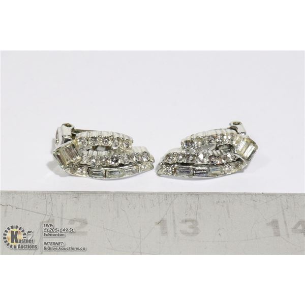 VINTAGE CLIP ON EARRINGS