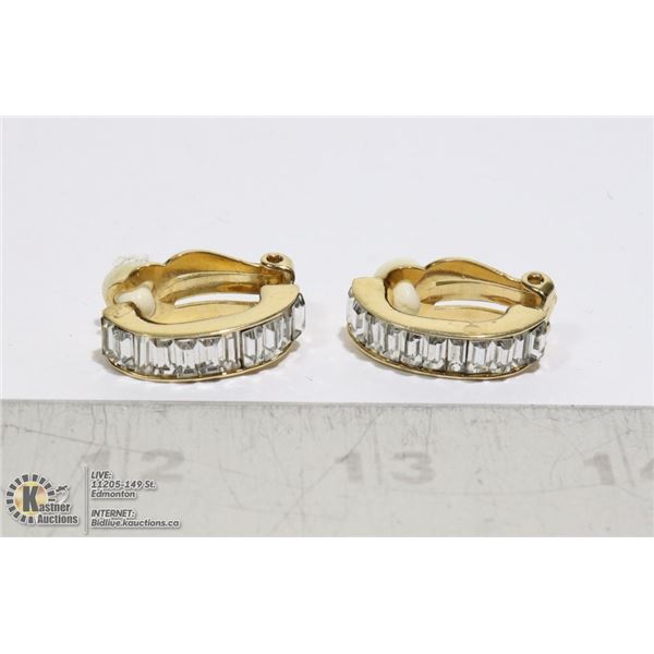 VINTAGE CLIP ON EARRINGS