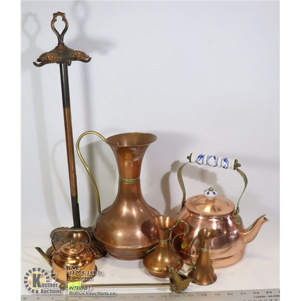 LARGE FLAT OF COPPER AND BRASS COLLECTIBLES