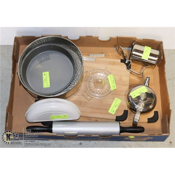 FLAT OF KITCHEN ITEMS INCLUDING TWO CUTTING