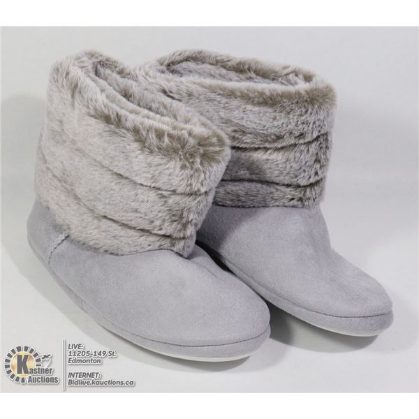 PAIR OF NEW WOMENS SNOW SHOES GREY SIZE SMALL