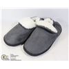 Image 1 : GREY SIZE XL SLIPPERS