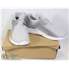 Image 1 : NEW WOMENS GREY MESH RUNNING SHOES SIZE 9.5