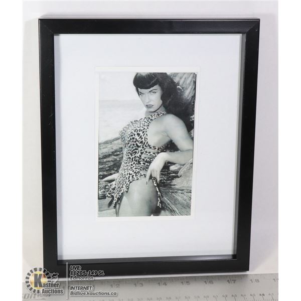 1940'S VINTAGE BETTIE PAGE POST CARD