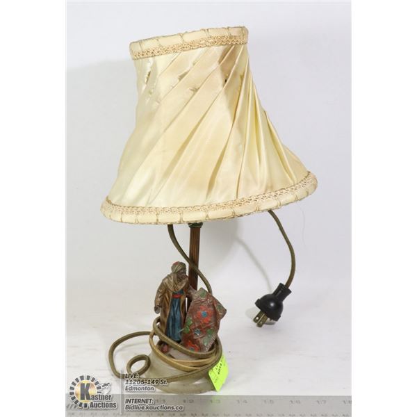 VINTAGE  CARPET SALESMAN LAMP
