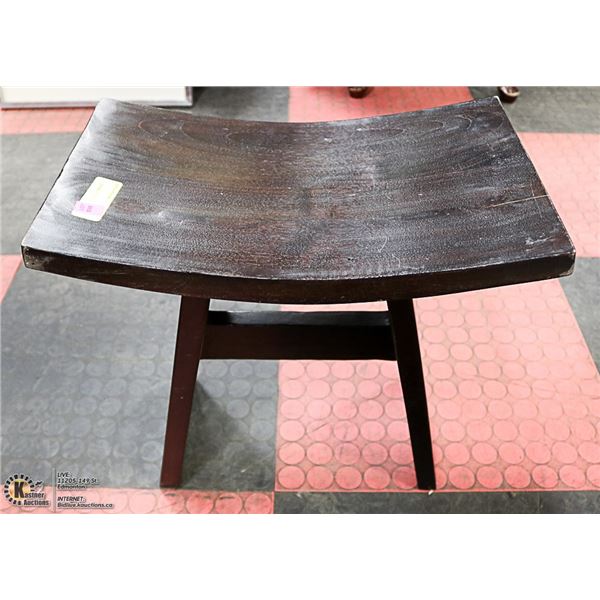 SMALL CURVED STOOL 17" TALL