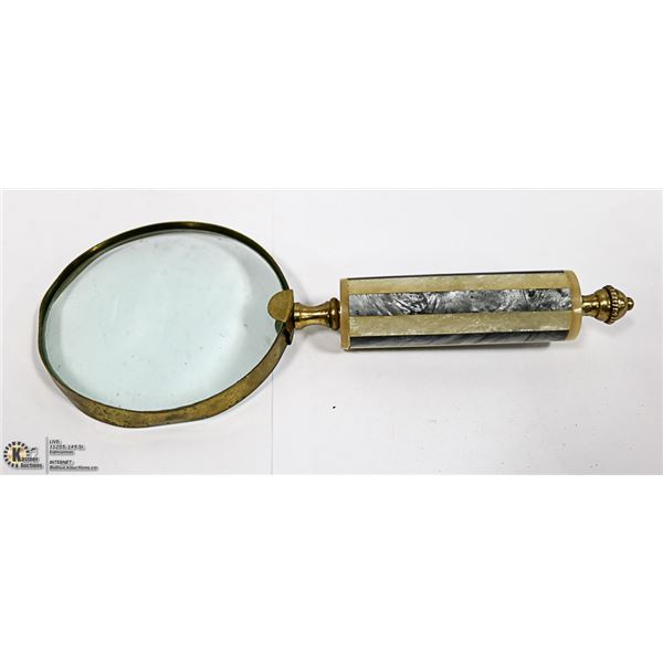 GOLD MAGNIFYING GLASS PEARL STRIPED HANDLE