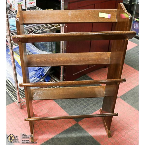 PINE BLANKET STAND 35" TALL