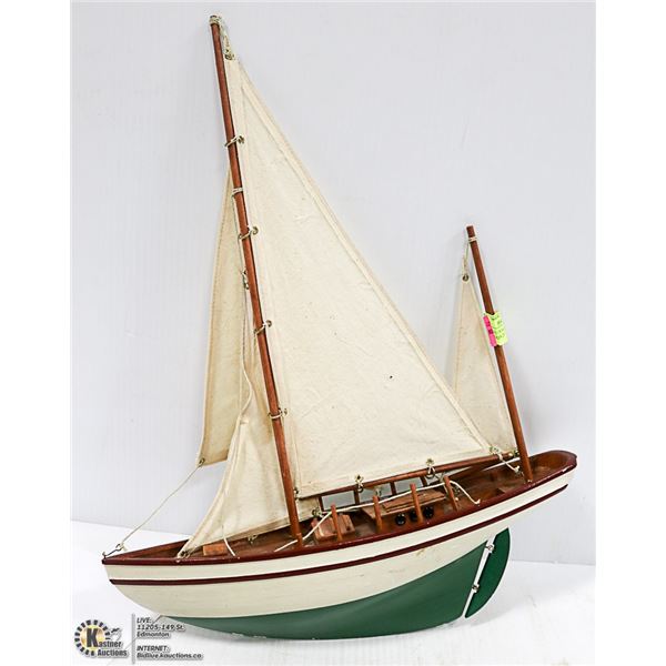 ALL WOOD UNNAMED SHIP WHITE/GREEN 20" TALL