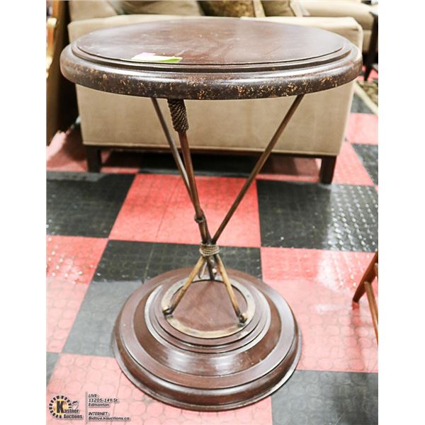 ROUND TABLE 20" X 27"