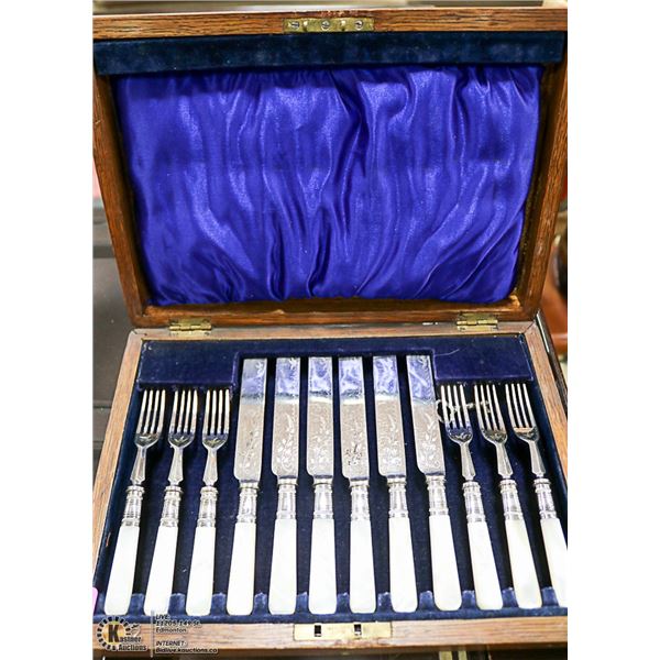 VINTAGE MOTHER OF PEARL CHEESE SERVING SET