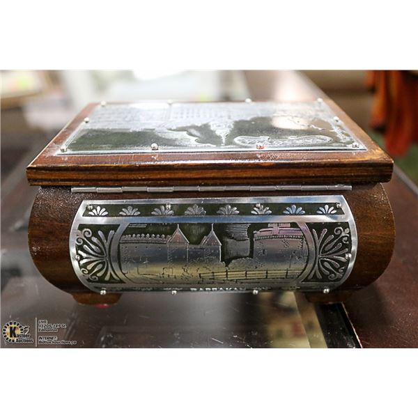 METAL LAIDEN WOOD WEKTA BOX