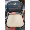 Image 1 : LOT OF 4 ASSORTED OFFICE CHAIRS