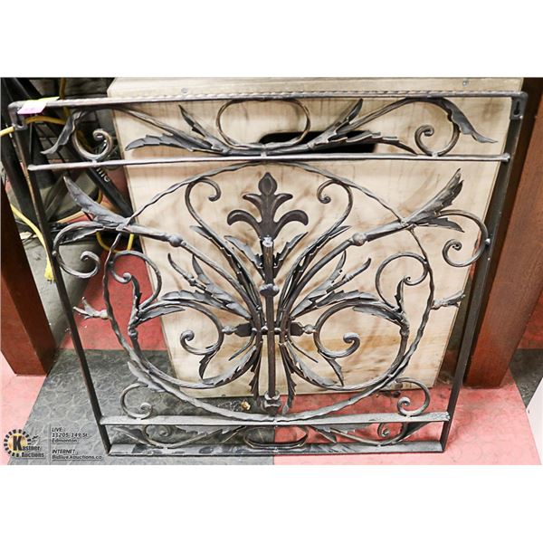 METAL WALL HANGING 24 X 24 SOLID AND HEAVY