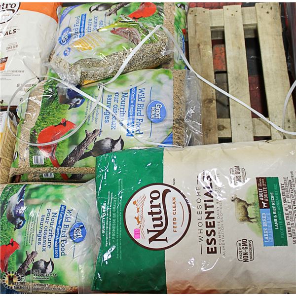 PALLET WITH WILD BIRD FOOD & LAMB & RICE DOG FOOD