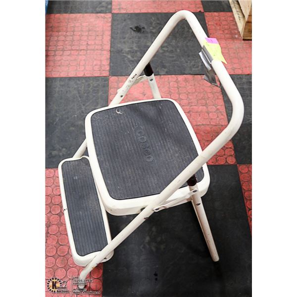 2 STEP FOLDING LADDER