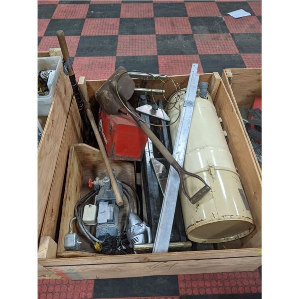 LARGE CRATE OF COMMERCIAL TOOL AND ACCESSORIES