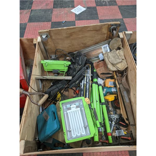 LARGE CRATE OF COMMERCIAL TOOL AND ACCESSORIES