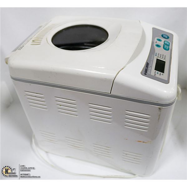 BLACK AND DECKER BREAD MAKER WITH RECIPE BOOK