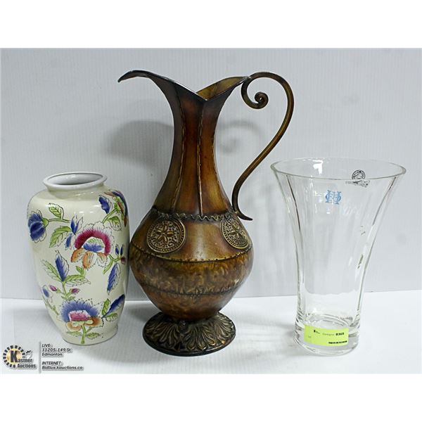 BOX OF VARIOUS SIZED VASES