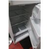 Image 2 : MOFFAT 18 CUBIC FT FRIDGE