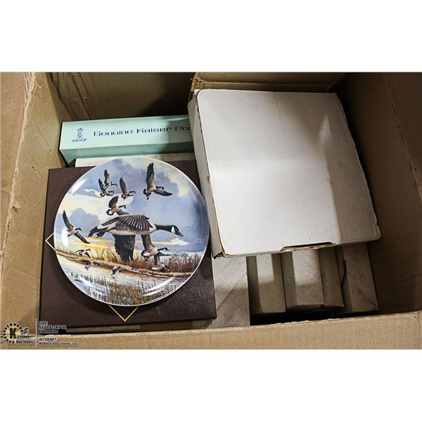 LARGE LOT OF VINTAGE COLLECTOR PLATES WITH