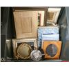 Image 1 : BOX OF PICTURE FRAMES