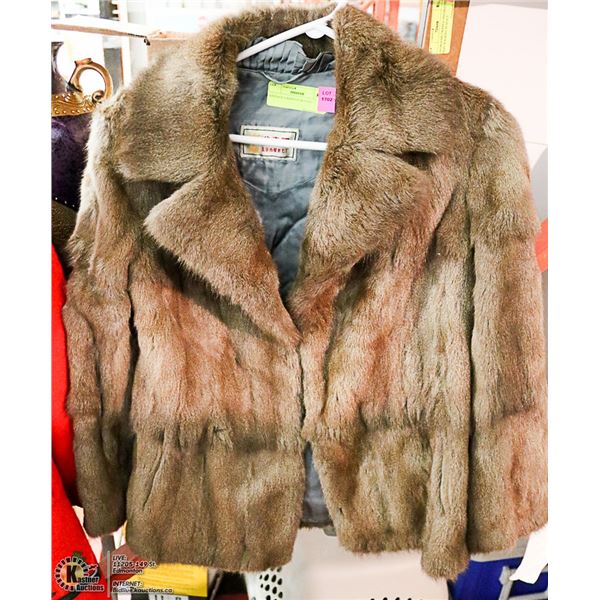 VINTAGE LADIES FUR COAT  SIZE S
