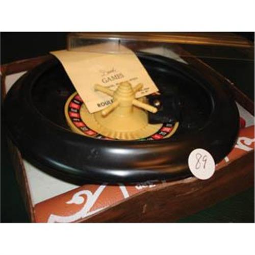Deluxe Roulette Set 7&1/2 inch wheel with layout and chips