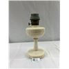 Image 1 : Vintage Aladdin Off-White Lincoln Drape Oil Lamp