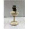 Image 2 : Vintage Aladdin Off-White Lincoln Drape Oil Lamp