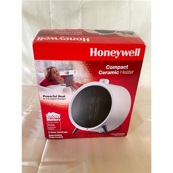 Honeywell - Compact Ceramic Heater