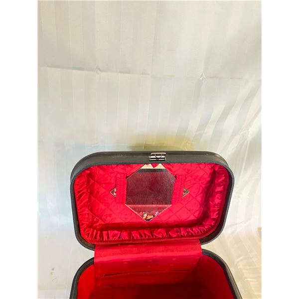 Plastic case with mirror