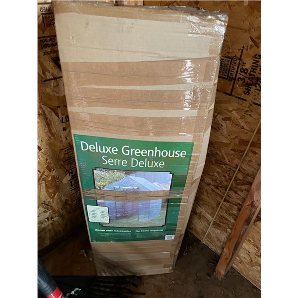 Deluxe Greenhouse