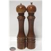 Image 1 : 2 LARGE PEPPER MILLS