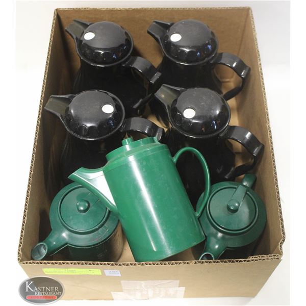 FLAT OF POLY SWIRL SERVERS & GREEN MINI PITCHERS