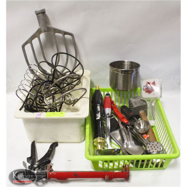 FLAT OF ASSORTED KITCHEN UTENSILS